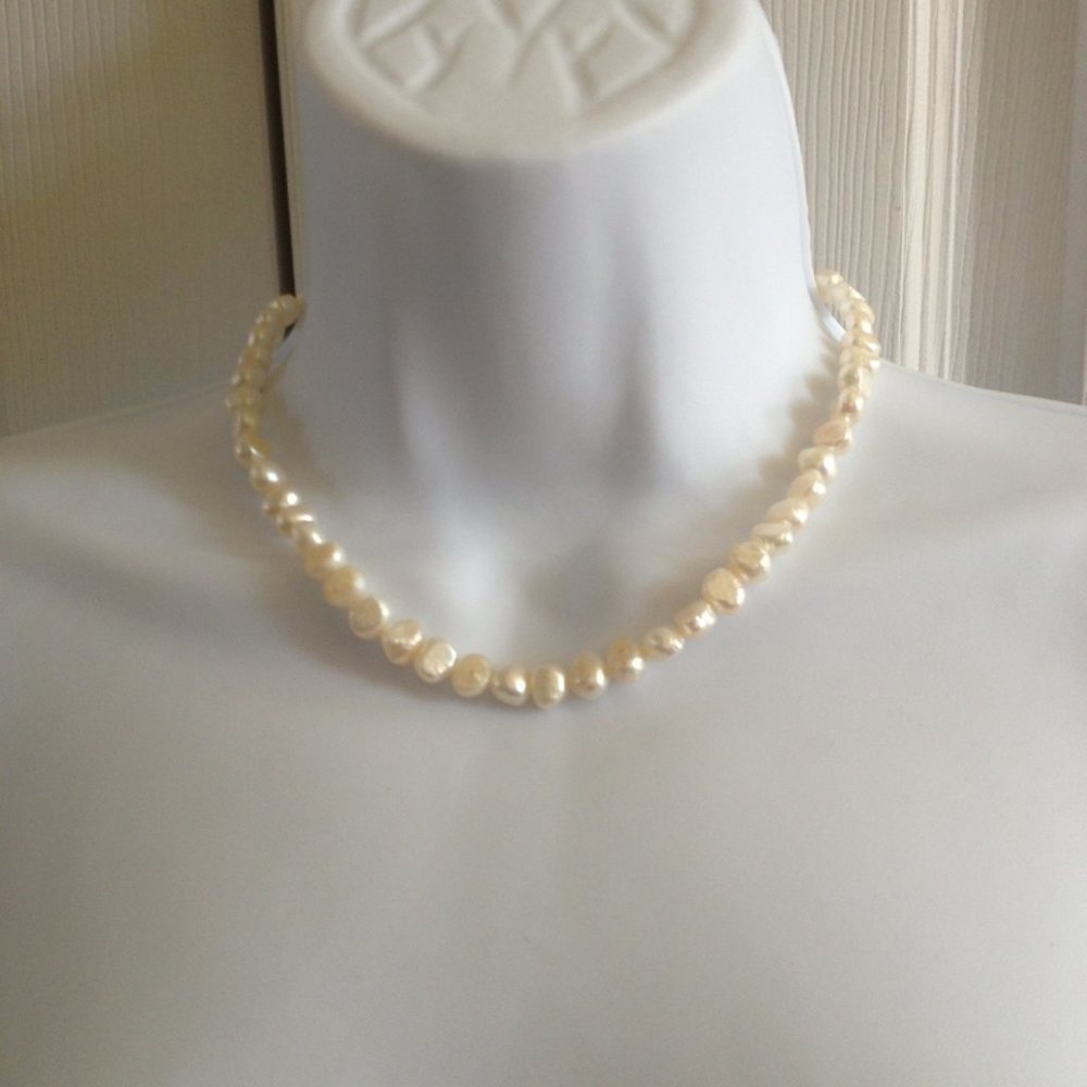 Freshwater Pearl Necklace 14k Gold Clasp 16"